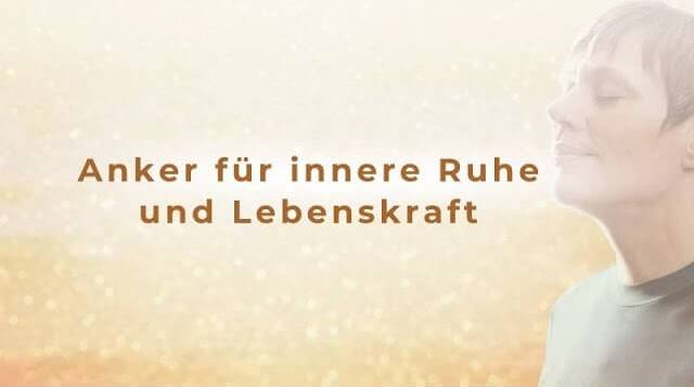 Frau schaut ruhig in die Ferne. Éin Symbol für innere Ruhe und Sicherheit, der durch Nutzung eines Hypnose Ankers entsteht.